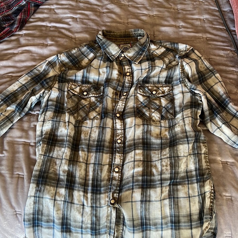 Men’s long sleeve Freedom Foundry snap front casual shirt.  Size Large